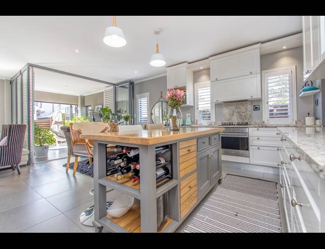 3 BEDROOM TOWNHOUSE FOR SALE IN BRYANSTON